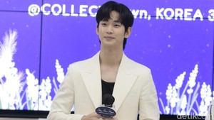 Kim Soo Hyun diundang untuk meletakkan plakat handprinting-nya di area COLLECT Town Korea 360.