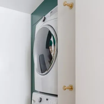 Laundry room atau ruang cuci baju.