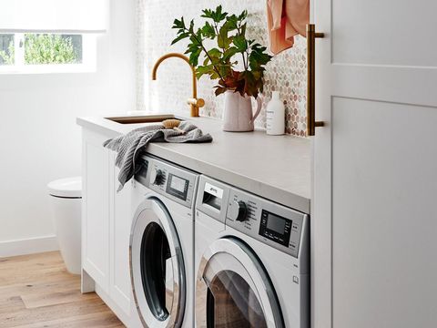 Laundry room di dalam kamar mandi