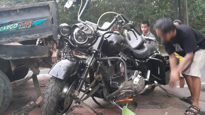 Moge yang ditumpangi Ruri mengalami kecelakaan di Ciamis. Lokasi tempat Ruri kecelakaan di Desa Cijeungjing Ciamis.
