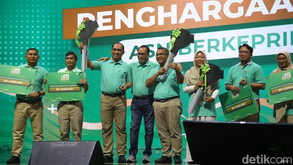 Momen 15 ASN Berprestasi Dapat Penghargaan Kemenhub di Hub Space 2024