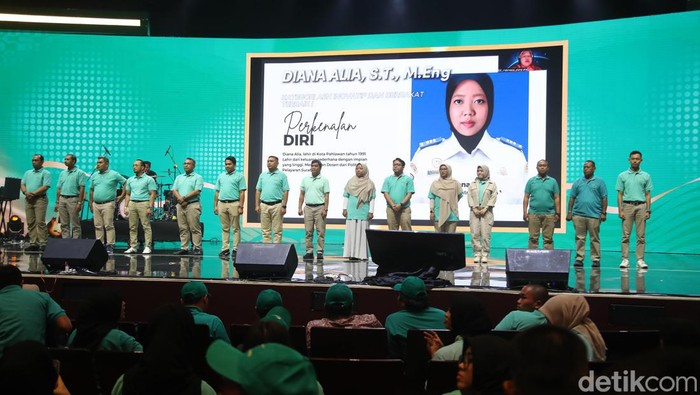 Kementerian Perhubungan (Kemenhub) memberikan penghargaan kepada 15 Aparatur Sipil Negara (ASN) berprestasi. Penghargaan ini diberikan dalam rangka Hari Perhubungan Nasional (Harhubnas).