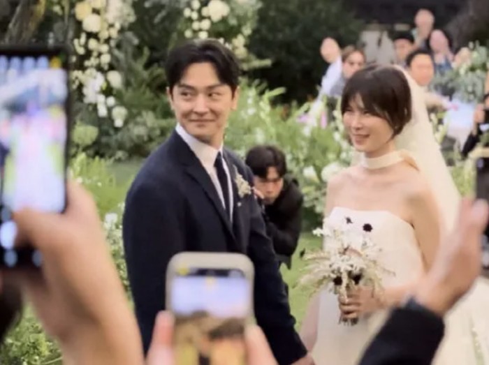 Pasangan drama Korea Marry My Husband, Gong Min Jung dan Jang Jae Ho resmi menikah
