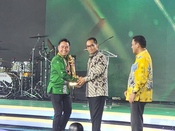 Pemkot Semarang Raih Penghargaan