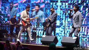 Keseruan di hari pertama Hub Space 2024 ditutup dengan penampilan grup band RAN. Grup musik yang beranggotakan Rayi, Asta, dan Nino itu membuka penampilannya dengan lagu Selamat Pagi.
