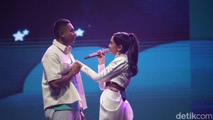 Rupanya, tak semua penonton hatinya sedang berbunga-bunga. Sadar dengan hal itu, Lyodra kembali mengajak penonton untuk bernyanyi lagu Tak Dianggap bagi siapa saja yang selama ini perjuangannya belum membuahkan hasil.