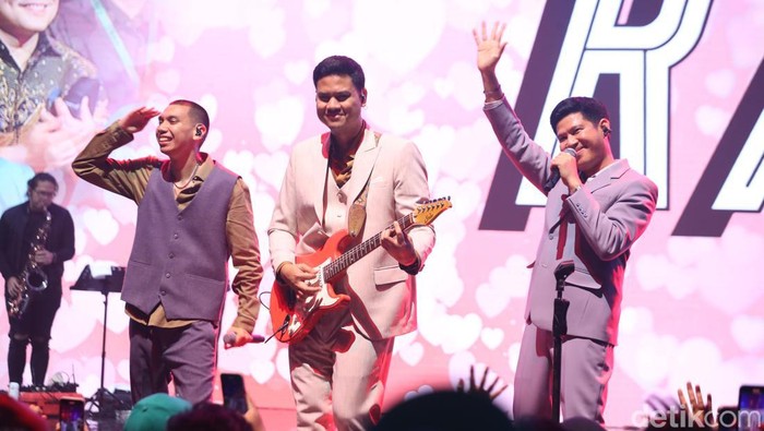 Hari pertama Hub Space 2024 turut menampilkan aksi panggung Lyodra hingga RAN. Mereka menghibur seluruh penonton yang hadir di JIEXPO Kemayoran, Jakarta, Jumat (6/9/2024).