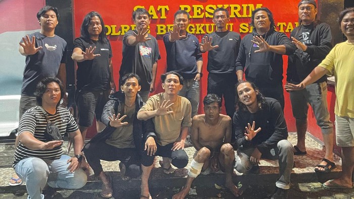 Pencuri uang pedagang di Bengkulu Selatan saat diamankan polisi.