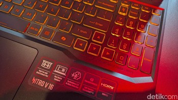 Acer Nitro V 16 juga dilengkapi baterai sebesar 57Wh dengan tombol khusus Copilot di keyboard-nya. Foto: Virgina Maulita Putri/detikINET