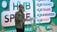 Dia memastikan pihaknya terus berupaya melakukan perbaikan dan peningkatan industri penerbangan di Tanah Air. Indonesia, kata Budi, sangat serius dalam pengembangan industri penerbangan. 