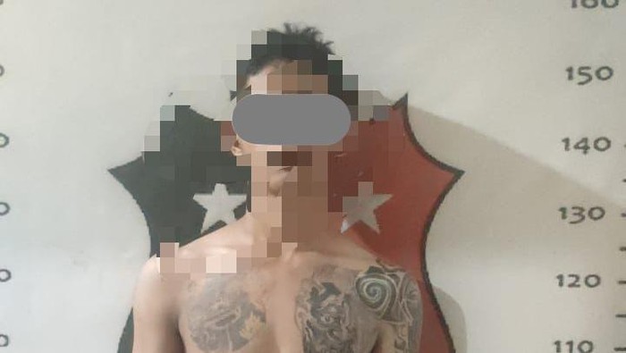 Pria bernama alias Cimol ditangkap usai mencuri di rumah warga di Parung, Kabupaten Bogor.