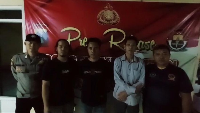 Pria yang viral marahi hingga pukul kurir berujung meminta maaf dan berdamai.