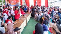 Warga curhat beragam masalah mulai dari soal air PAM yang bau hingga soal sertifikat tanah. Rano pun menjawab telah menanyakan persoalan ini ke pihak RT setempat. Dia mengatakan keluhan soal air yang bau hingga tidak keluar ini akan menjadi catatannya. Selanjutnya terkait masalah sertifikat tanah, Rano menjelaskan juga akan dijadikan sebagai catatan. Namun dia mengaku tidak berani untuk menjanjikan penyelesaian masalah ini sekarang. 