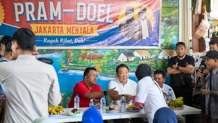 Bakal Calon Wakil Gubernur Jakarta, Rano Karno terus gencar menyerap aspirasi warga Jakarta. Hari ini “Si Doel” menyambangi permukiman padat penduduk di Kelurahan Kapuk dan Tegal Alur, Jakarta Barat.