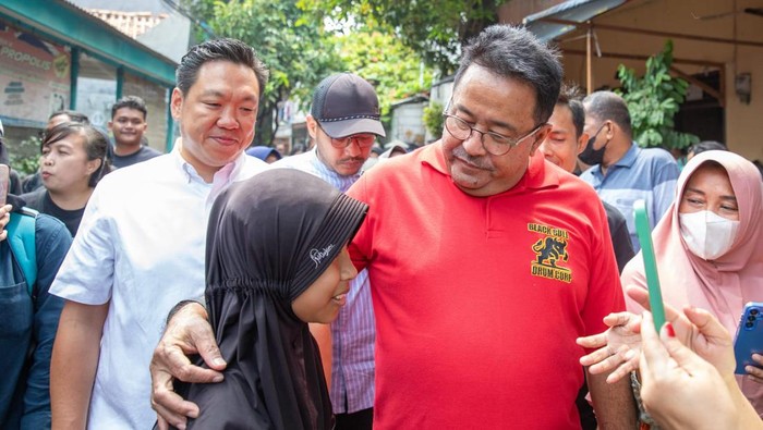 Bakal Calon Wakil Gubernur Jakarta, Rano Karno terus gencar menyerap aspirasi warga Jakarta. Hari ini “Si Doel” menyambangi permukiman padat penduduk di Kelurahan Kapuk dan Tegal Alur, Jakarta Barat.