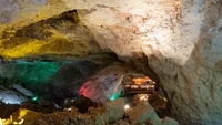 Menempati sebauh area di kedalaman 60 meter di bawah permukaan tanah, ada The Cavern Grotto di Grand Canyon. Di restoran ini pelanggan dapat memesan burger, steak, dan olahan ayam. Foto: Treehugger