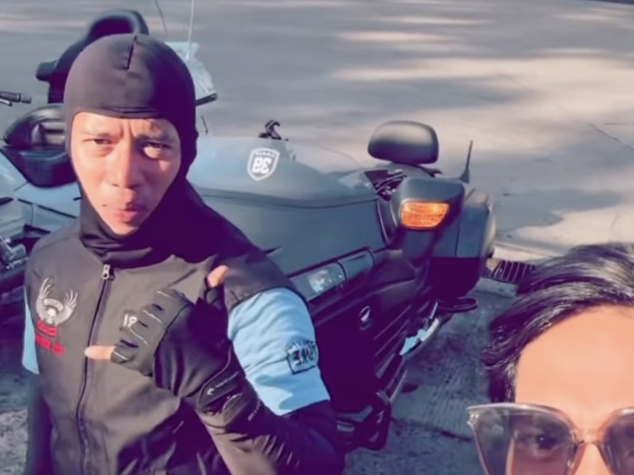 Ruri Repvblik saat touring dengan moge.