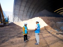 Limbah Kayu Jadi Bahan Bakar PLTU Jeranjang, Ini Manfaatnya ke Ekonomi Sekitar