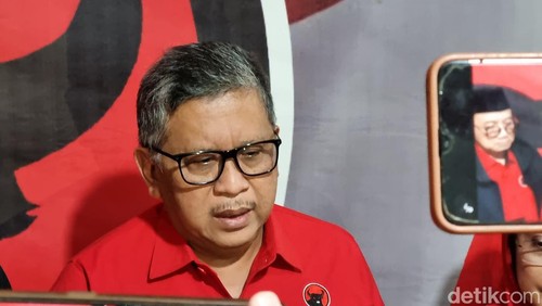 Sekjen PDI Perjuangan Hasto Kristiyanto di Surabaya.