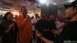 Seru-seruan Joget Bareng Armada di Hub Space 2024 Seru-seruan Joget Bareng Armada di Hub Space 2024