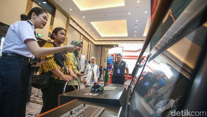 Hub Space 2024 menghadirkan banyak keseruan. Salah satunya terlihat dari kehadiran simulator kapal tanker di booth Pertamina International Shipping (PIS) pada acara Hub Space 2024 di JIExpo, Jakarta.