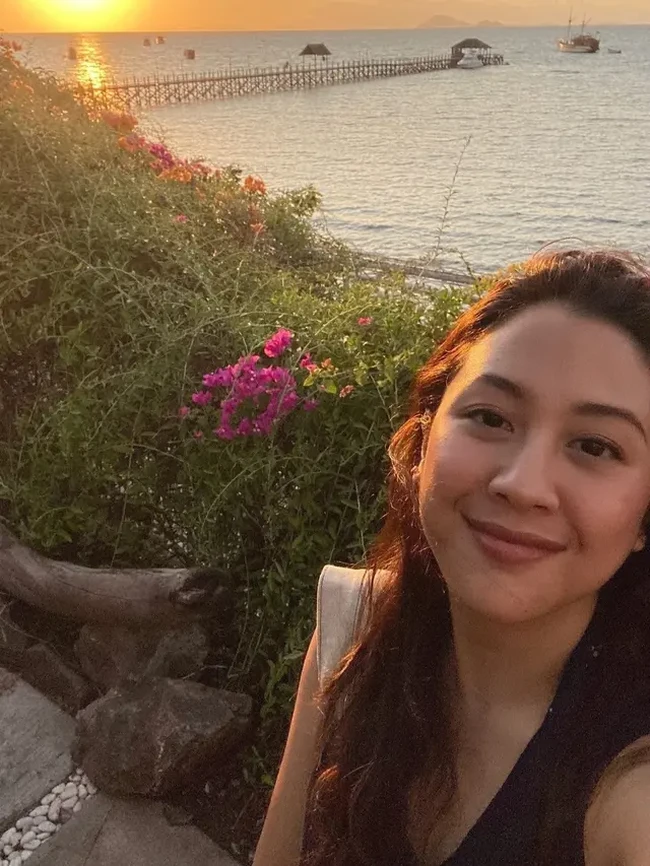 Di liburannya kali ini Sherina tak terlihat mengajak serta suaminya, Baskara Mahendra. Meski demikian ia tetap terlihat bahagia menikmati liburannya, Foto: Instagram/@sherinamunaf