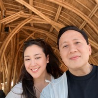 Momen liburan ayah dan anak itu juga diunggah oleh ayah Sherina, Triawan Munaf ke akun Instagramnya. Dari keterangan unggahannya diketahui jika keduanya berlibur ke Golo Mori, Labuan Bajo. Foto: Instagram/@triawanmunaf