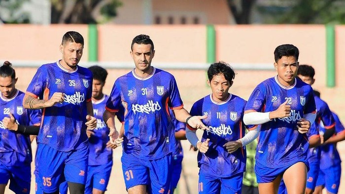 Skuad Persibo Bojonegoro saat melakukan sesi latihan.