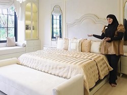 Foto Kamar Tidur Utama Tasyi Athasyia di Rumah Baru, Mewah Ada TV Lapis Emas