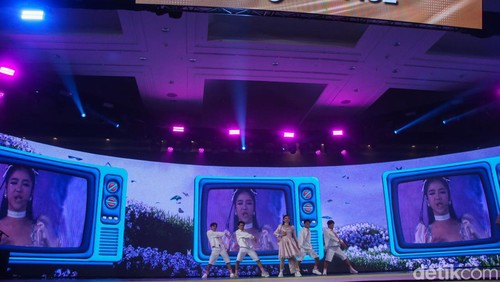 Penampilan dari penyanyi Tiara Andini menjadi salah satu yang paling dinantikan oleh para penonton, khususnya Mootiara (sebutan fans Tiara Andini).