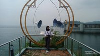 Karena terlalu luas, waduknya terlihat seperti lautan.
