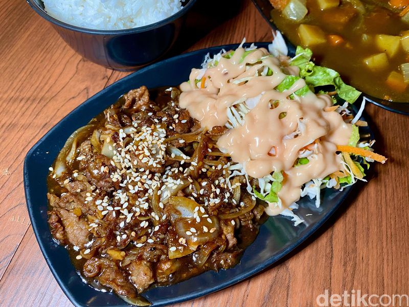 Warung Tenda Jepang Ini Punya Chicken Katsu Curry dan Beef Teriyaki Enak