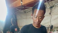 Chicken katsu curry dan aneka hidangan utama lain disajikan bersama coleslaw salad ala Asasuka. Irisan sayurnya fresh dan renyah!