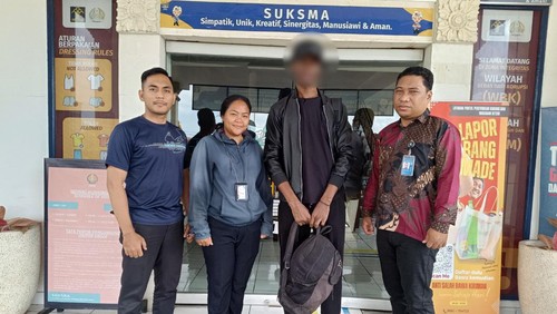 WN Pantai Gading dideportasi dari Bali karena bekerja secara ilegal di salon.