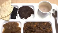 Sementara untuk menu ransum tentara Amerika, menurut Hong rasa makanannya mirip seperti menu di restoran Taco Bell. Foto: YT David Hong