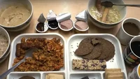 Untuk menu ransum tentara Jerman, menurut Hong kemasannya sedikit berantakan tapi isinya ada banyak makanan dan camilan. Foto: YT David Hong