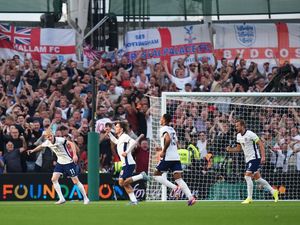 Republik Irlandia Vs Inggris: Tiga Singa Menang 2-0