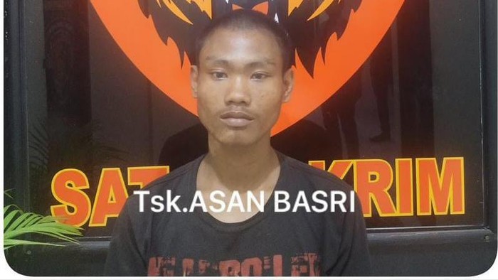 Asan Basri (45), tersangka penusukan terhadap rekan kerjanya di Lubuklinggau ditangkap polisi