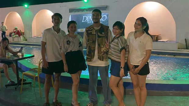 Aziz Hedra bersama Sheilagank