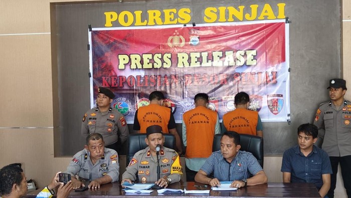 Bandar narkoba berinisial KM di Sinjai bersama dua rekannya ditangkap polisi.