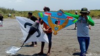 Beberapa pertunjukan ditampilkan dalam festival yang digelar di wisata Pantai Permata Pilang pada hari Minggu (8/9/2024) ini.
