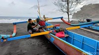 Menurut nelayan, kondisi gelombang tinggi tersebut sudah terjadi sejak lima hari terakhir.