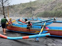 Dampak Gelombang Tinggi Nelayan di Lumajang Gagal Melaut