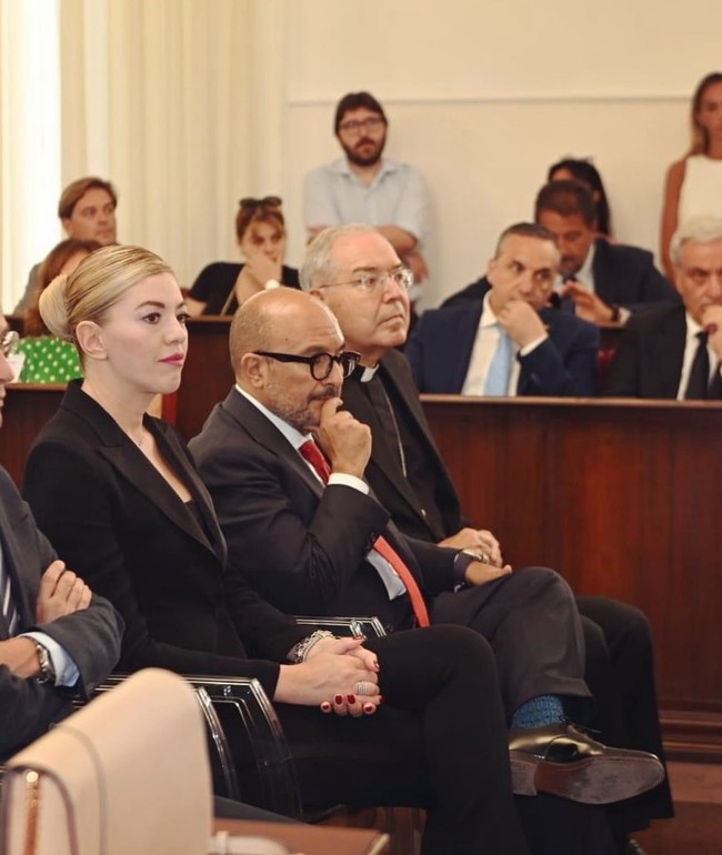 “Saya diundang sebagai penasihat acara besar. Setiap perjalanan saya bersama Sangiuliano terkait tugas resmi. Saya tidak memanfaatkan posisinya. Semua yang saya lakukan adalah bagian dari tugas saya,” tegasnya.  Foto: dok. Instagram