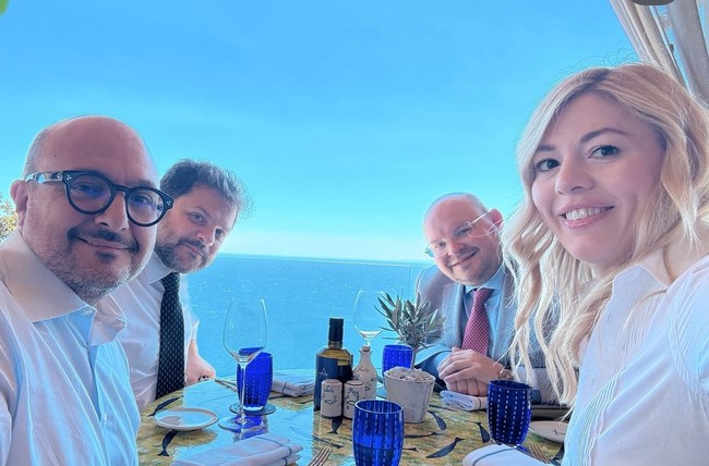 Ketika ditanya apakah hubungan mereka melihatkan perasaan, Boccia tidak menjawabnya secara gamblang. Ia menyerahkannya kepada Sangiuliano untuk menjelaskan lebih lanjut.  Foto: dok. Instagram