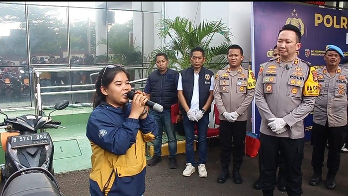 Gusti Sri Dewi, warga yang berterima kasih ke Polres Tangsel usai motor yang dicurinya berhasil kembali (dok. ist)