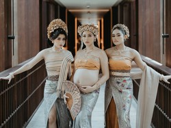 7 Foto Maternity Jessica Iskandar Bareng Bestie, Bare Baby Bump Disorot