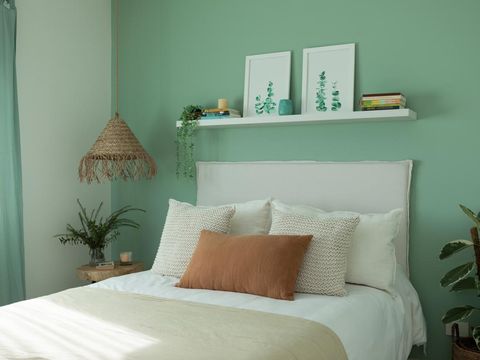 Female teenager´s bedroom decorated in natural and aqua palette - Buenos Aires - Argentina