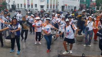 Salah satu yang cukup mencuri perhatian wisatawan adalah dengan adanya flashmob Suwe Ora Jamu yang digelar alumni SMADA 84 Surabaya. Gerakan flashmob ini pun turut diikuti para wisatawan lainnya juga ikut berjoged Suwe Ora Jamu di Kawasan Titik Nol Kilometer. 