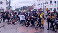 Rupanya ada juga wisatawan dari Surabaya yang memang sengaja menikmati reuni SMADA 84 Surabaya, di kota Yogya untuk berwisata kuliner hingga belanja. Mereka juga tak mau ketinggalan menikmati gowes pagi, sampai ada juga yang menikmati andong.